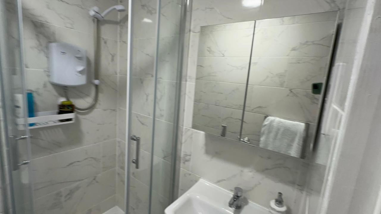 Apartamento Bright And Spacious Entire One Bedroom Apartment With Living Room And Private Garden *