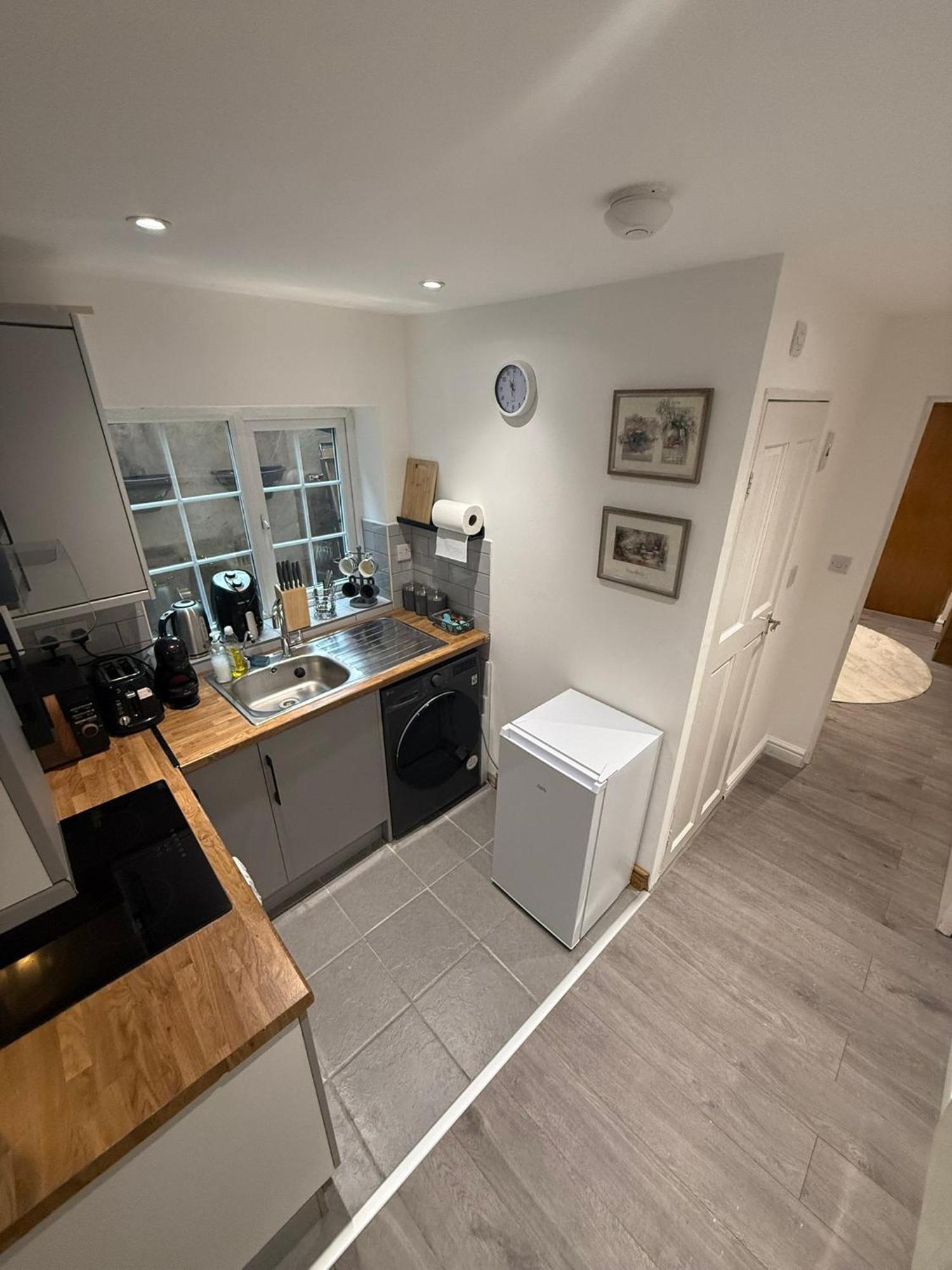 Bright And Spacious Entire One Bedroom Apartment With Living Room And Private Garden Londres